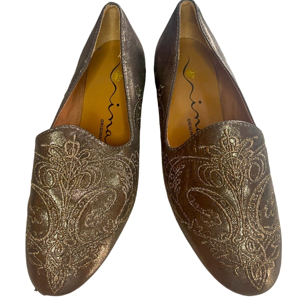 NINA ORIGINALS - Metallic Gold and Green flat Shoes. Size 5.5